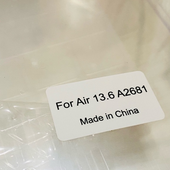 MacBook Air 13.6 Transparent Case - Picture 7 of 9